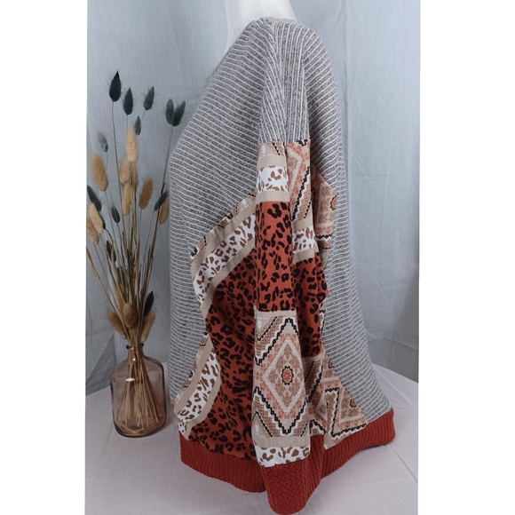 Women's Gray and Red Patterned Sweater - Picture 3 of 12